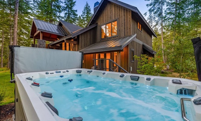 Roslyn House | Gated Luxury Retreat | Near Nelson Farm+Swim Spa/GameRm+Hidden Rewards Awaits
