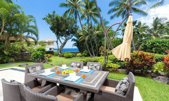 Kailua-Kona Villa | Gated Oceanfront Villa with private access to beach, heated pool & tennis court!