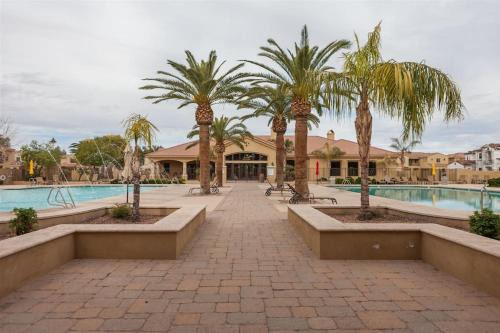 Mesa House | Gated townhouse with heated pool, hot tub, near US60
