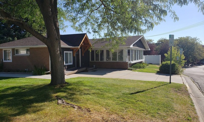 Helena House | Gateway to Great Northern close to historical downtown Helena.