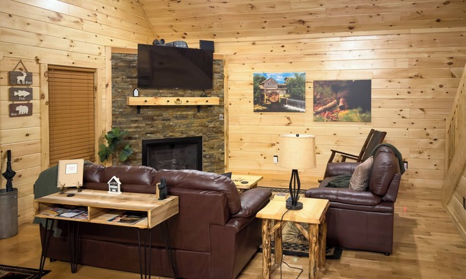 White Oak Lodge Cabin | Gatlinburg Mountain Cabin: 4 Mi to National Park!