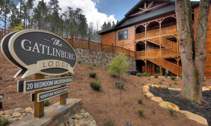 Gatlinburg Cabin | Gatlinburg - The Gatlinburg Lodge - 20 Bedrooms - Sleeps 60