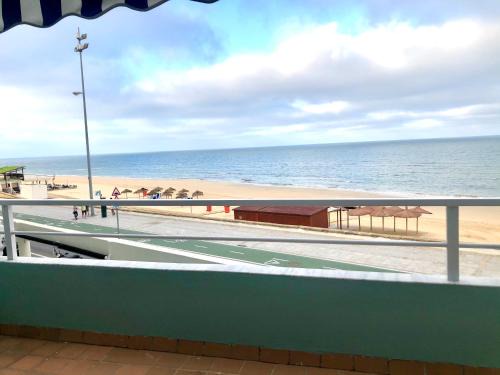 Cadiz Apartment | GATU PREMIUM Villa Isabel TERRAZA,PARKING,1ºLINEA PLAYA,WIFI,VISTA AL MAR