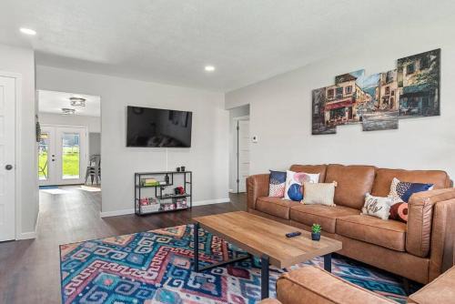 Rapid City House | Gazebo 4BR Ping Pong Arcade Room