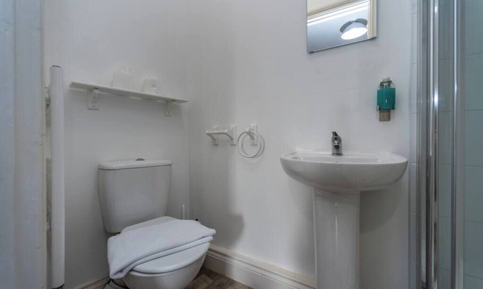 Neath Apartment | Fully Equipped Kitchen, Double room