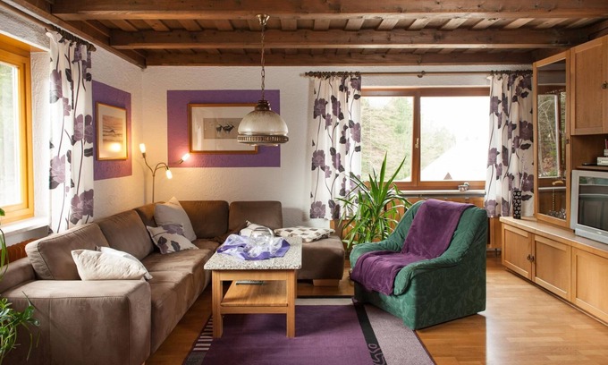 Neuschoenau Apartment | Gemütliche Ferienwohnung mit Terasse und Ofen