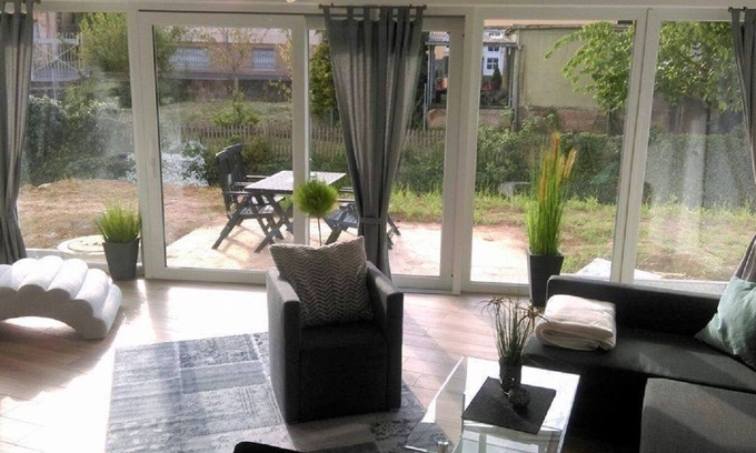 Markelsheim Apartment | Gemütliche und urige 50qm Ferienwohnung mit großem Balkon, kostenfreies Parken und WLAN