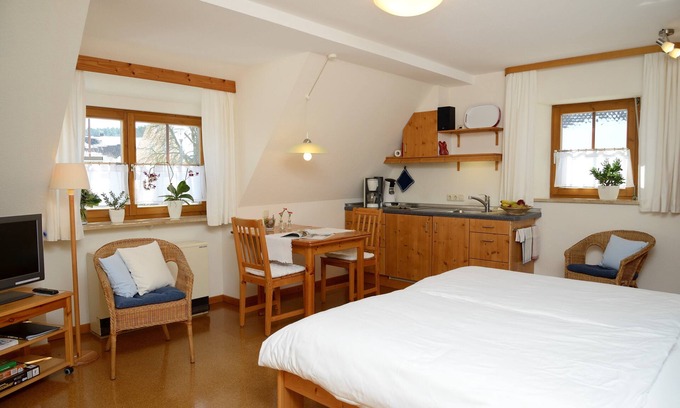 Pfofeld Apartment | Gemütliches Doppelzimmer für bis zu Zwei Personen mit Küchenzeile