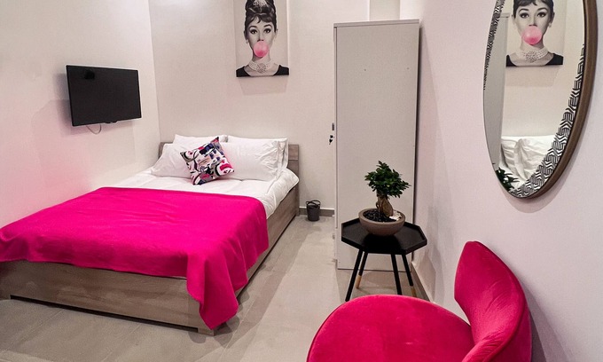 Gemmayzeh Hotel | Gemmayzeh House Fuchsia