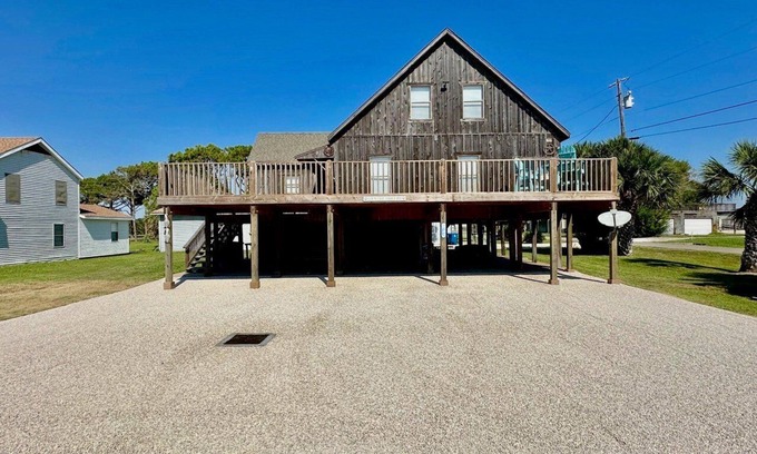 Port O Connor House | GENTLE BREEZE is Close to Beach in POC