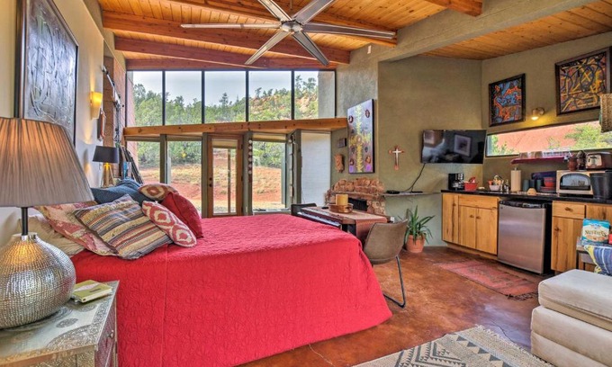 Canoncito Apartment | Geometric Glorieta Studio on 11 Picturesque Acres!