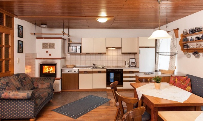 Neuschoenau Apartment | Geräumiges Ferienhaus in idyllischer Lage, mit Badeweiher