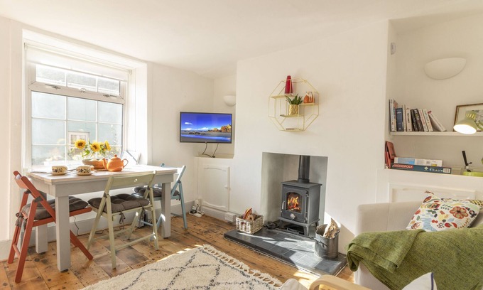 Brixham Cottage | Gerrys Cottage., Quaint 2 Bedroom Cottage, Few Mins Walk to Brixham Harbour