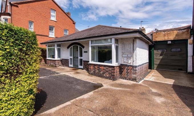 West Bridgford House | Gertrude House - Spacious 3BR Bungalow in Nottingham
