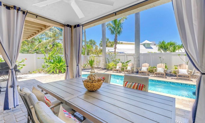Siesta Key Village House | Gertrude's Siesta | 6 Terraces, Rooftop, Pool, 1-min to Beach and Village!