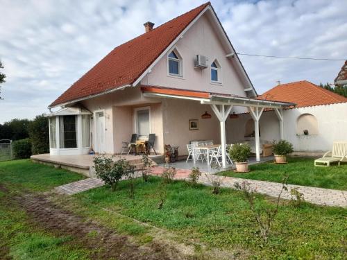 Harkany House | GESZTENYÉS Vendégház