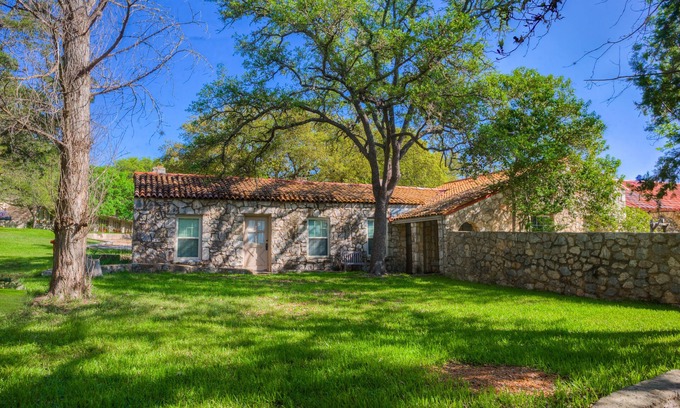 Hunt House | Get away at Mo-Ranch!