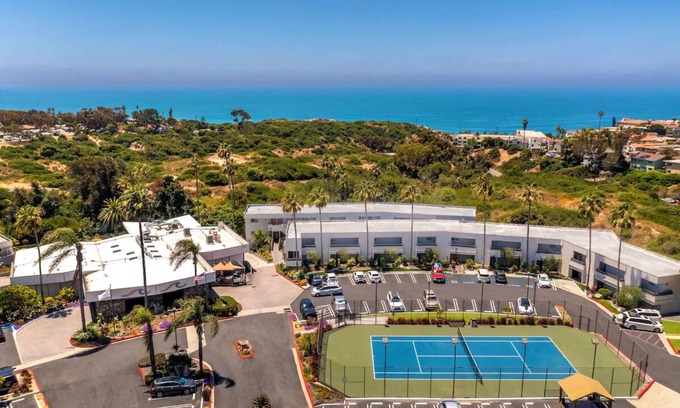 San Clemente Hotel | Get Ready for Blissful Getaway! Kitchenette, Outdoor Pool, Balcony
