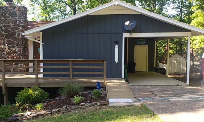 Fairfield Bay House | Getaway Close to the Lake! Family Retreat.