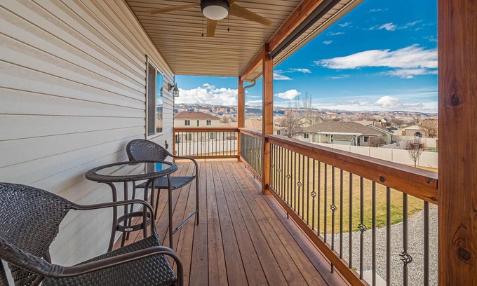 Fruita House | Getaway Loft - Warm, Comfy & Certified Dander Free