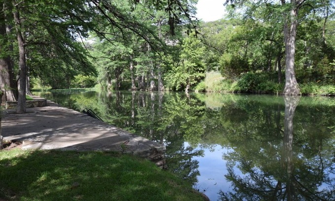 Hunt Cottage | Getaway to Home in the Hills on Guadalupe River. nn