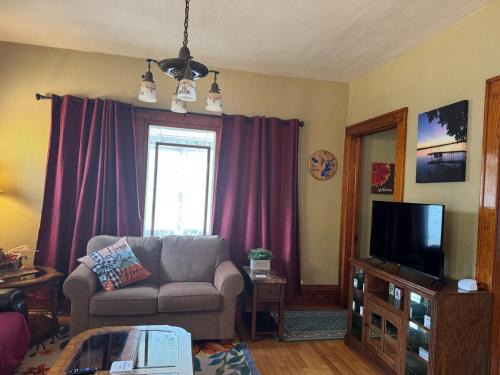 Currie Villa | Getaway with a small town feel