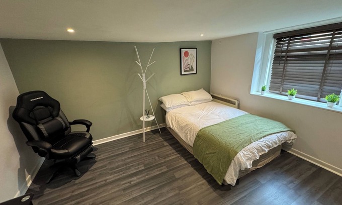 Reading Apartment | GH Basingstoke - Local Apartment for 5 Guests