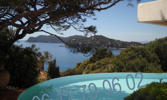 Giens Villa | Giens, sea front villa, south west orientation, private domain, gardener, tennis