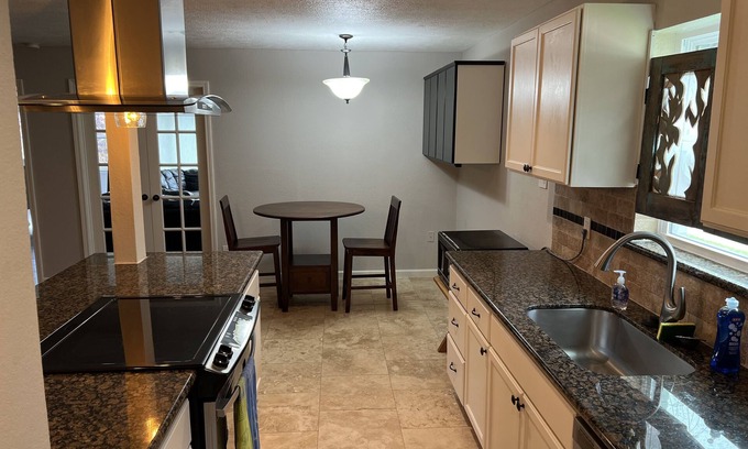 Taylor Lake Village House | Gigi’s Cottage! Beautiful House Near Kemah and Johnson's Space Center. It's