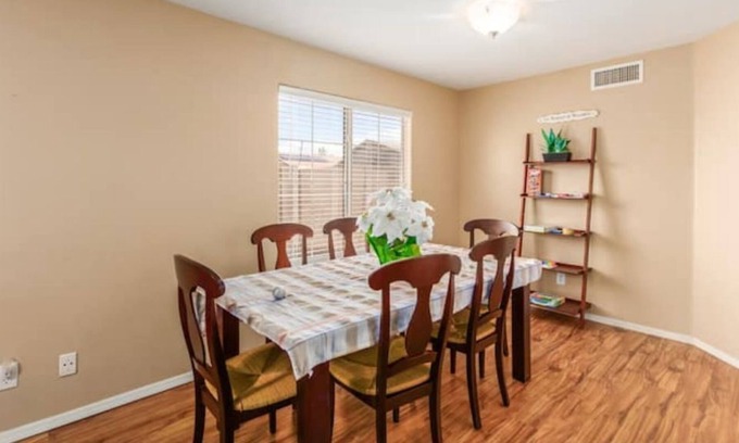 Gilbert Ranch House | Gilbert Blue OASIS 5 bedroom & fenced Pool!