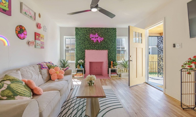 University District House | Girls Just Want To Have Fun: Girly Getaway! Luxe + Spacious 2 BR FENCED YARD