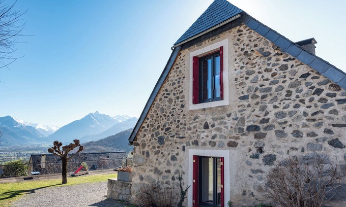 Ouzous House | Gîte d'Ayzi - Charming cottage with panoramic view, ideal for family or friends, 15 min from Lourdes