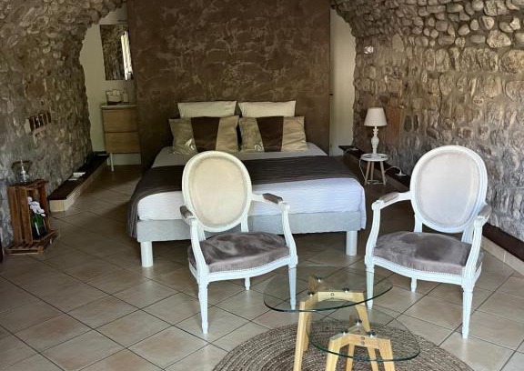 Aubenas Bed & Breakfast | GITE DE LA CAPPELLA - CHAMBRE D'HÔTES A VOLTA