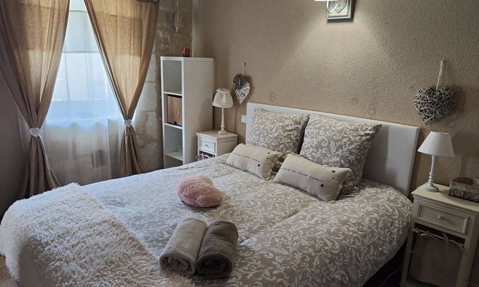 Noyant-de-Touraine Apartment | Gite des Amoureux-Apartment-Romantic-Ensuite with Shower-Garden view