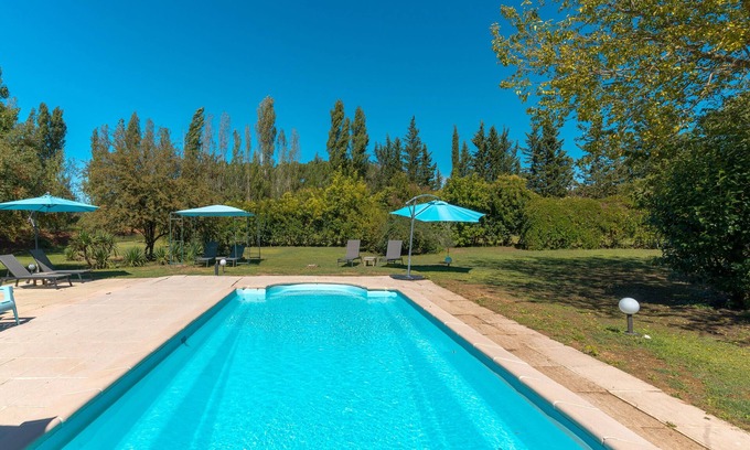 Roussillon Cottage | Gîte 'Domaine Plan Des Devens Tendresse' with shared pool, Wi-Fi and air conditioning