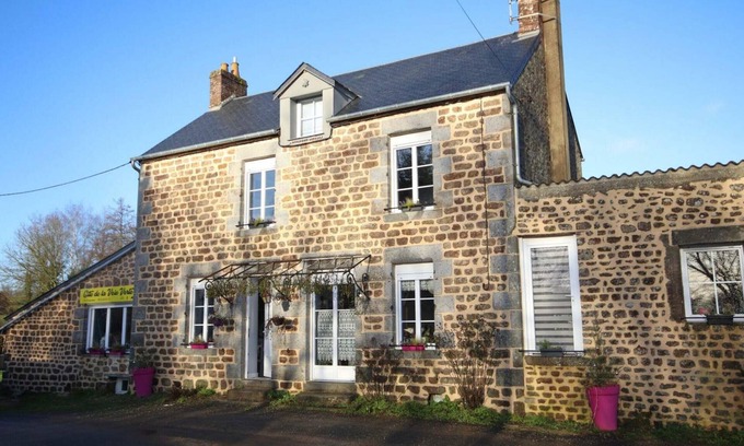Dompierre Cottage | Gite Dompierre, 4 bedrooms, 14 persons