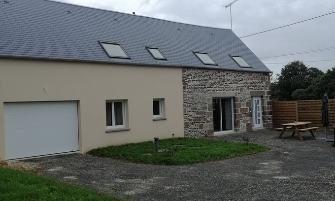 Saint-Aubin-de-Terregatte House | Gite a la Campagne