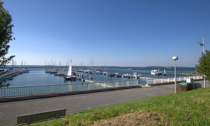 Mesnil-Saint-Pere Cottage | Gîte Le Port Mesnil - At the foot of the Lake and the Port