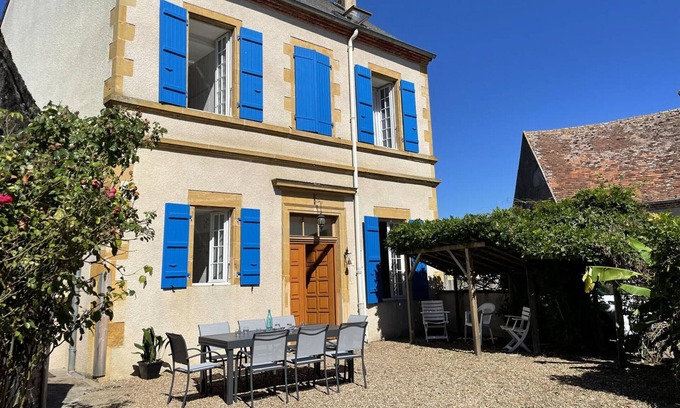 Pierrefitte-sur-Loire Cottage | Gite Pierrefitte-sur-Loire, 5 bedrooms, 12 persons