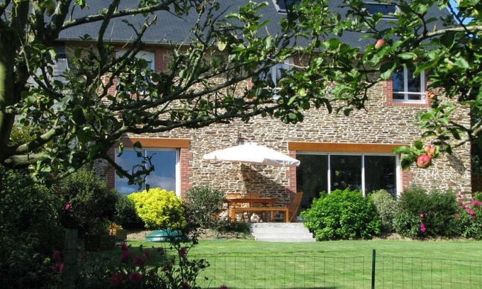 Saint-AndrE-de-l'Epine House | Gite Saint-André-de-l'Épine, 3 bedrooms, 8 persons