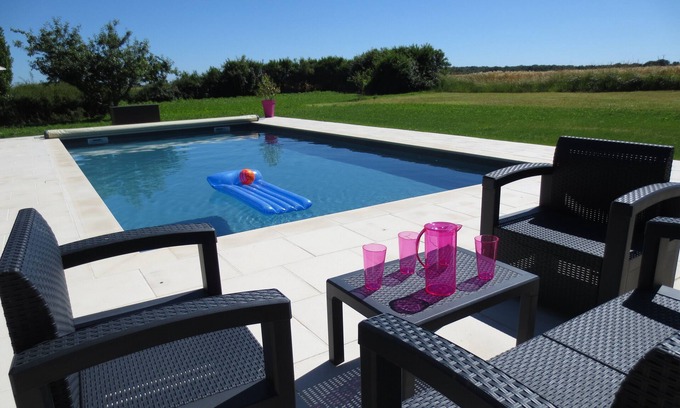 Montreuil-en-Touraine House | Gîte with swimming pool in the countryside!