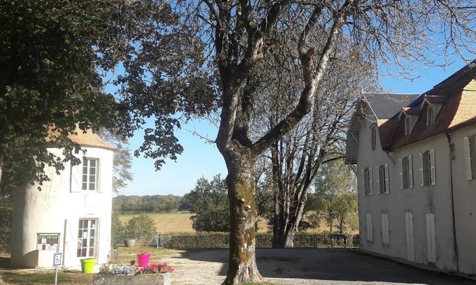 Sauze-Vaussais Cottage | Gîte with terrace in Sauzé-Vaussais