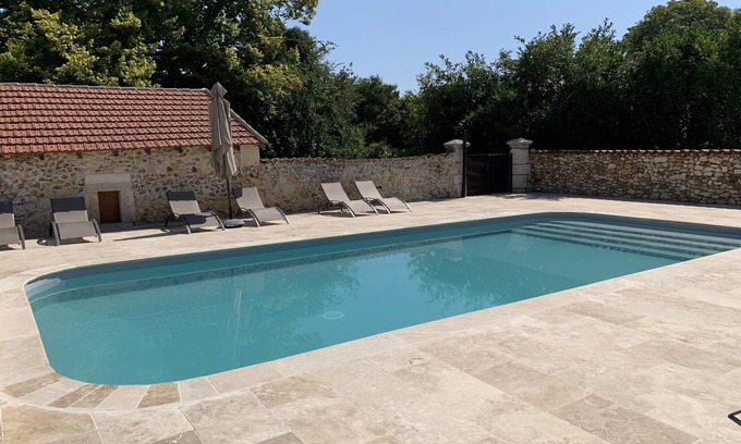Bourrou House | Gîtes of the castle of Monciaux: Gîte des noyers 3 bedrooms, 3 bathrooms, pool, tennis