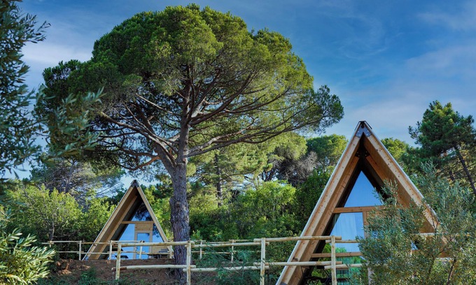 Portoferraio Ski Chalet | Glamping di Lusso All'elba: Relax tra Mare e Natura