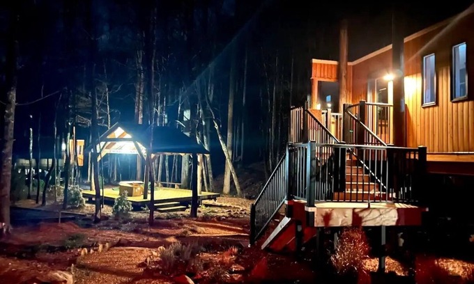 Brevard Cottage | Glamping in Brevard - Ridgeline Treehouse