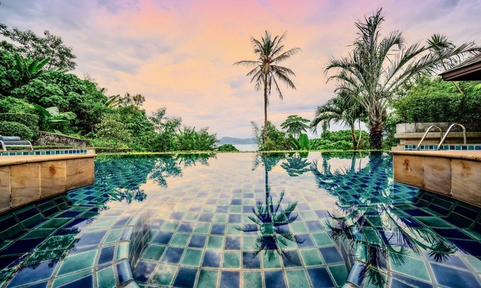 Wichit Villa | Glasshouse Phuket | 6B villa | Short walk to 2 beaches | Sea view | Accessible