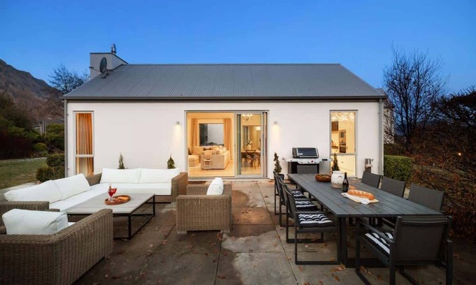 Arrowtown House | Glebe Arrowtown | Private Hot Tub | Communal pool, gym and tennis court