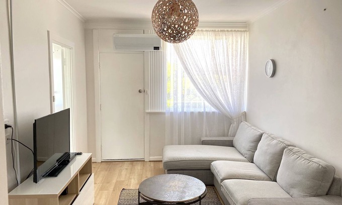 Glenelg South Apartment | Glenelg Holiday Apartments-The Broadway 500 meters to the Beach Free Parking