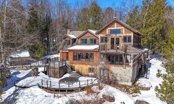 Gore Ski Chalet | Glenhaven - stunning waterfront home with hot tub, steam room, infrared sauna!