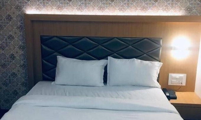 Thane West Hotel | Glitz Hotels AR Residency